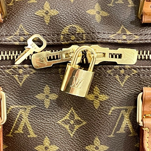 AUTHENTIC VINTAGE Louis Vuitton Solid Brass lock and key - Picture 2 of 7